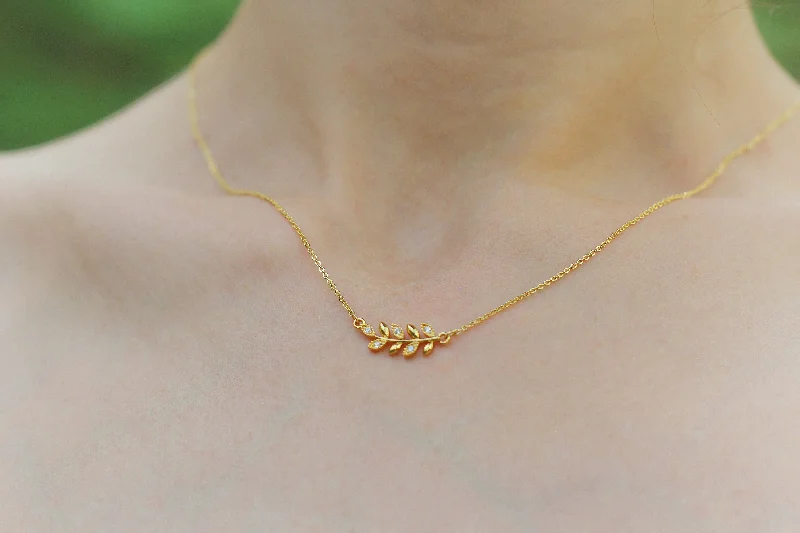 gold coil necklace-Tiny Crystals Necklace