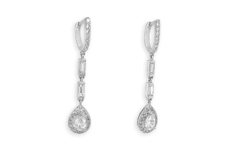 adaptable chandelier earrings-Earrings 18kt Gold Romantic Dangle with Diamonds